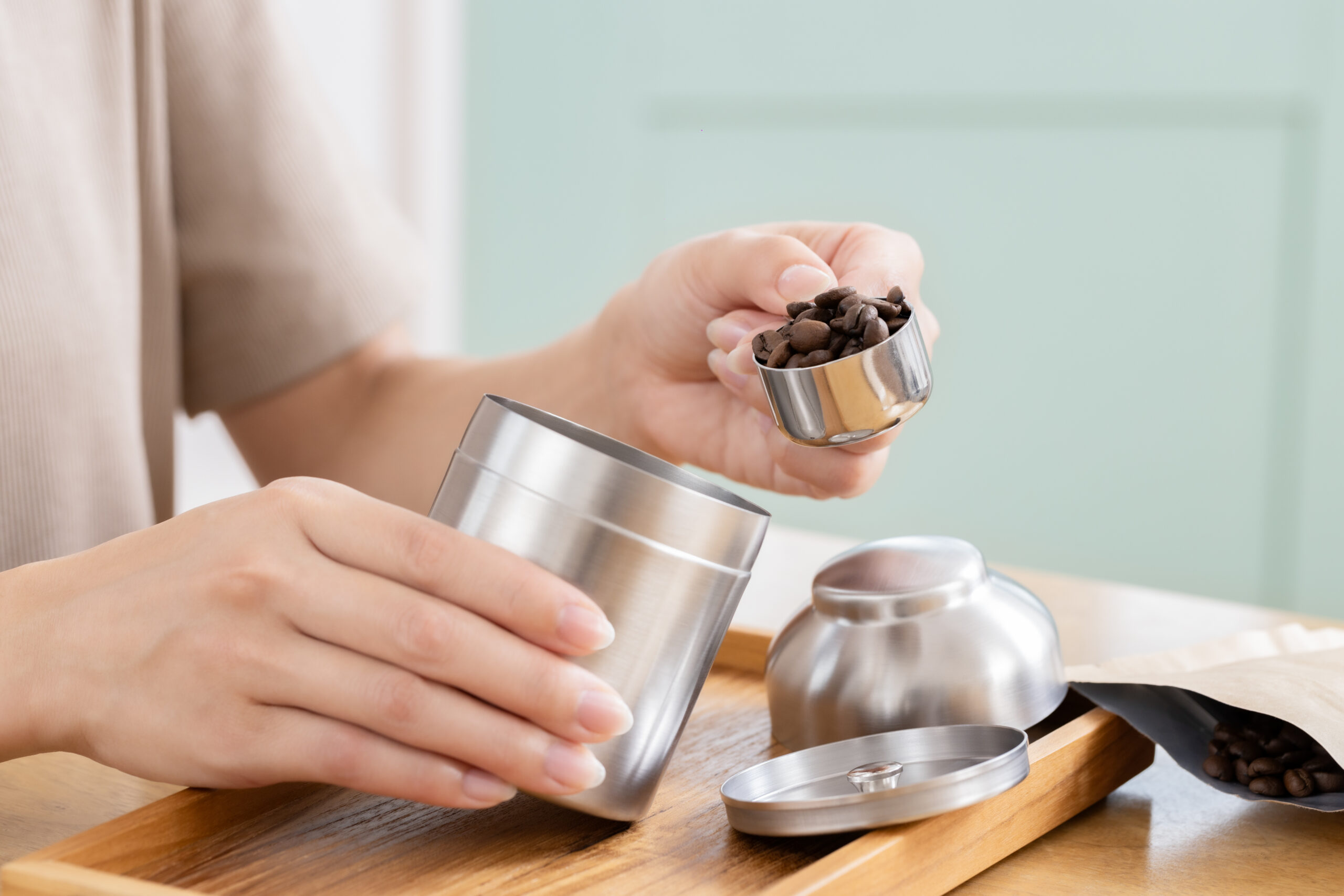 asuiro（あすいろ）は、コーヒーやキッチンツール、暮らしの道具を紹介するライフスタイルメディア。日々の暮らしに、やさしい彩りと小さな豊かさをお届けします。