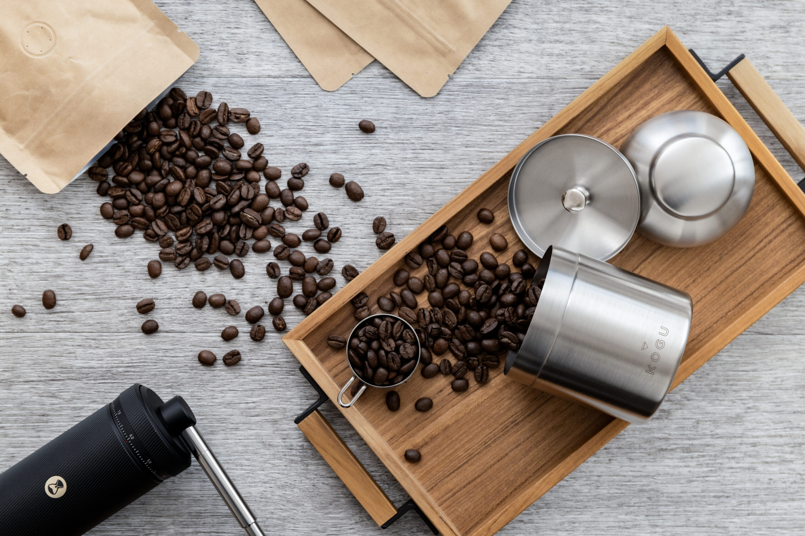 asuiro(あすいろ)は、コーヒーやキッチンツール、暮らしの道具を紹介するライフスタイルメディア。日々の暮らしに、やさしい彩りと小さな豊かさをお届けします。