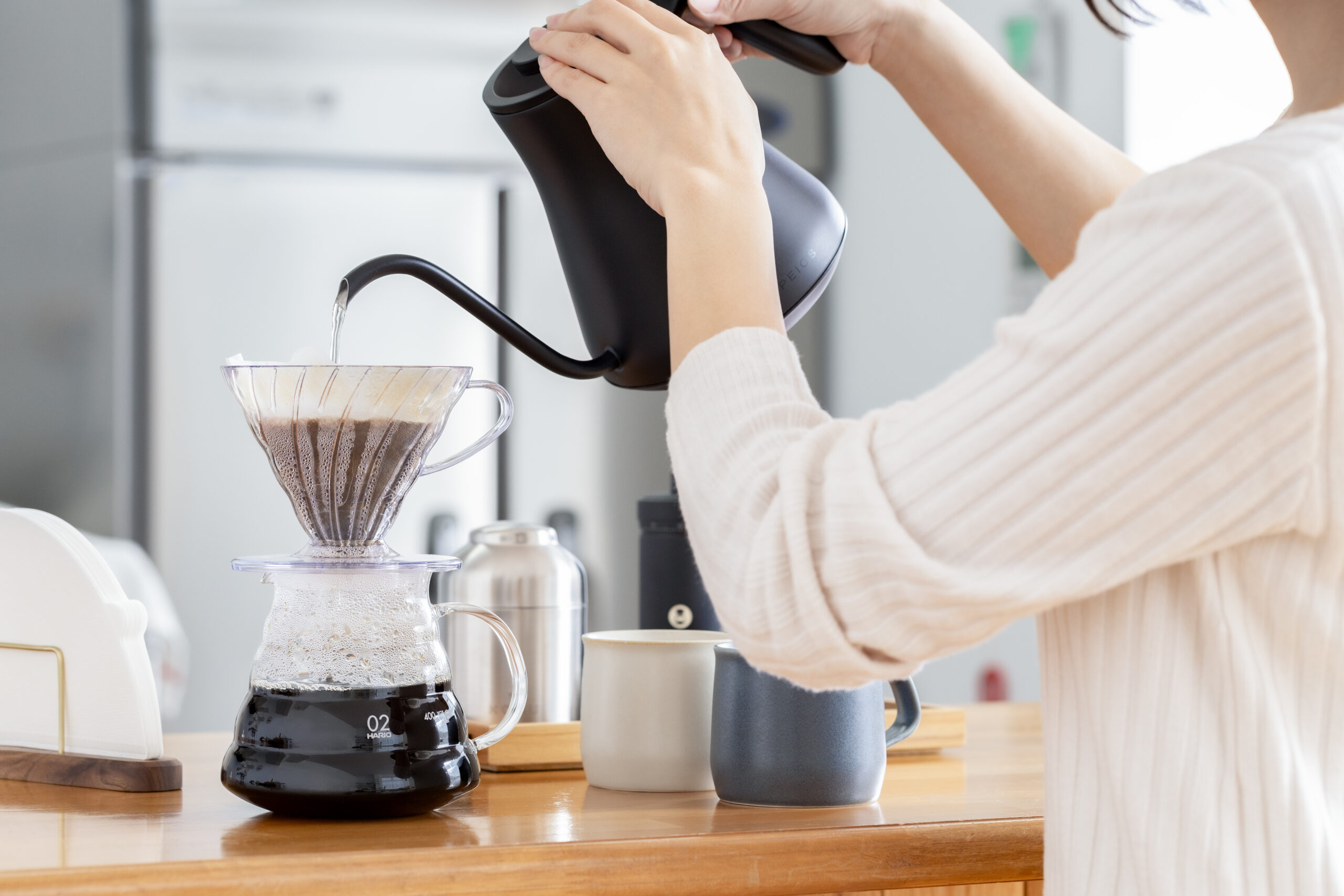 asuiro（あすいろ）は、コーヒーやキッチンツール、暮らしの道具を紹介するライフスタイルメディア。日々の暮らしに、やさしい彩りと小さな豊かさをお届けします。