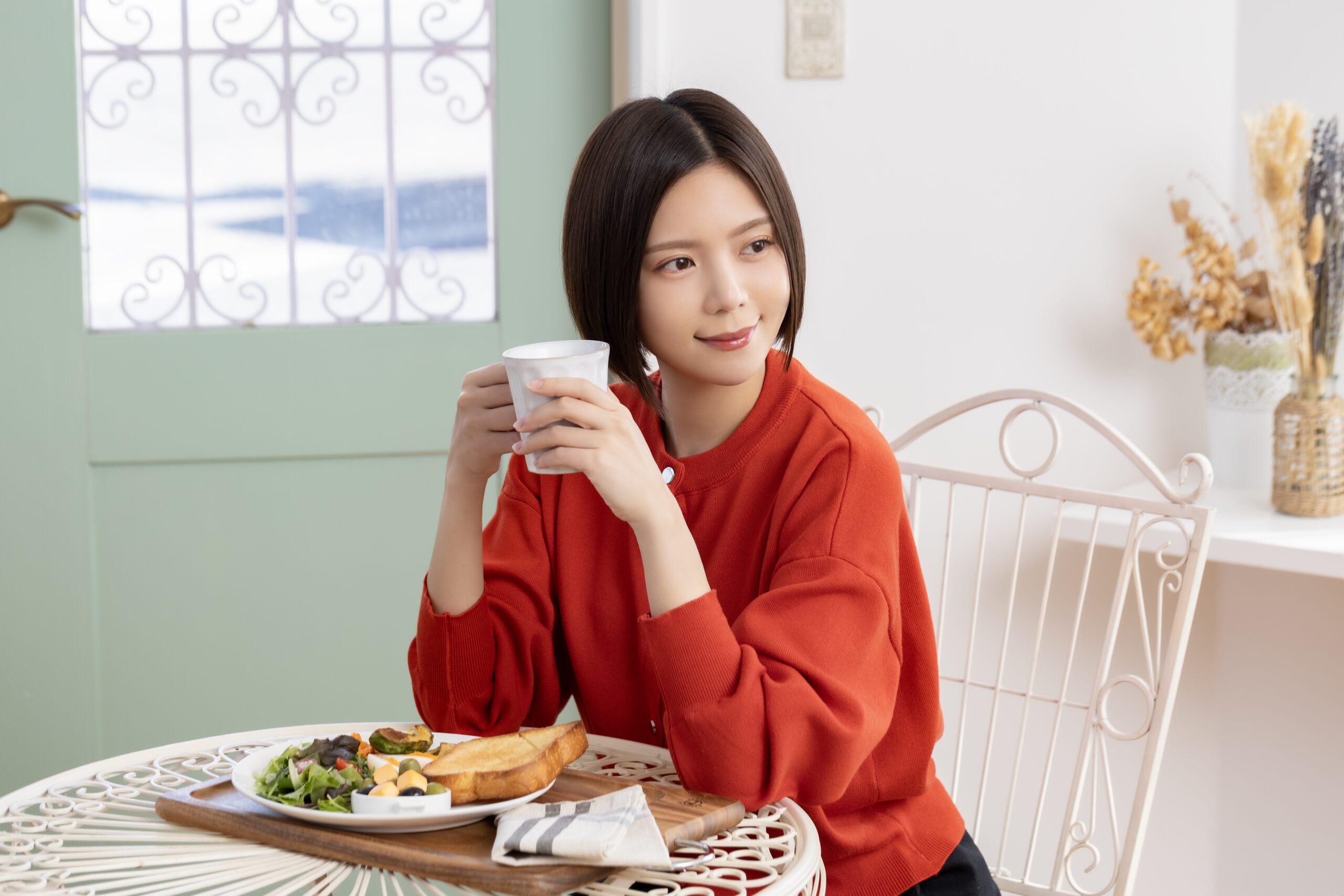 asuiro（あすいろ）は、コーヒーやキッチンツール、暮らしの道具を紹介するライフスタイルメディア。日々の暮らしに、やさしい彩りと小さな豊かさをお届けします。