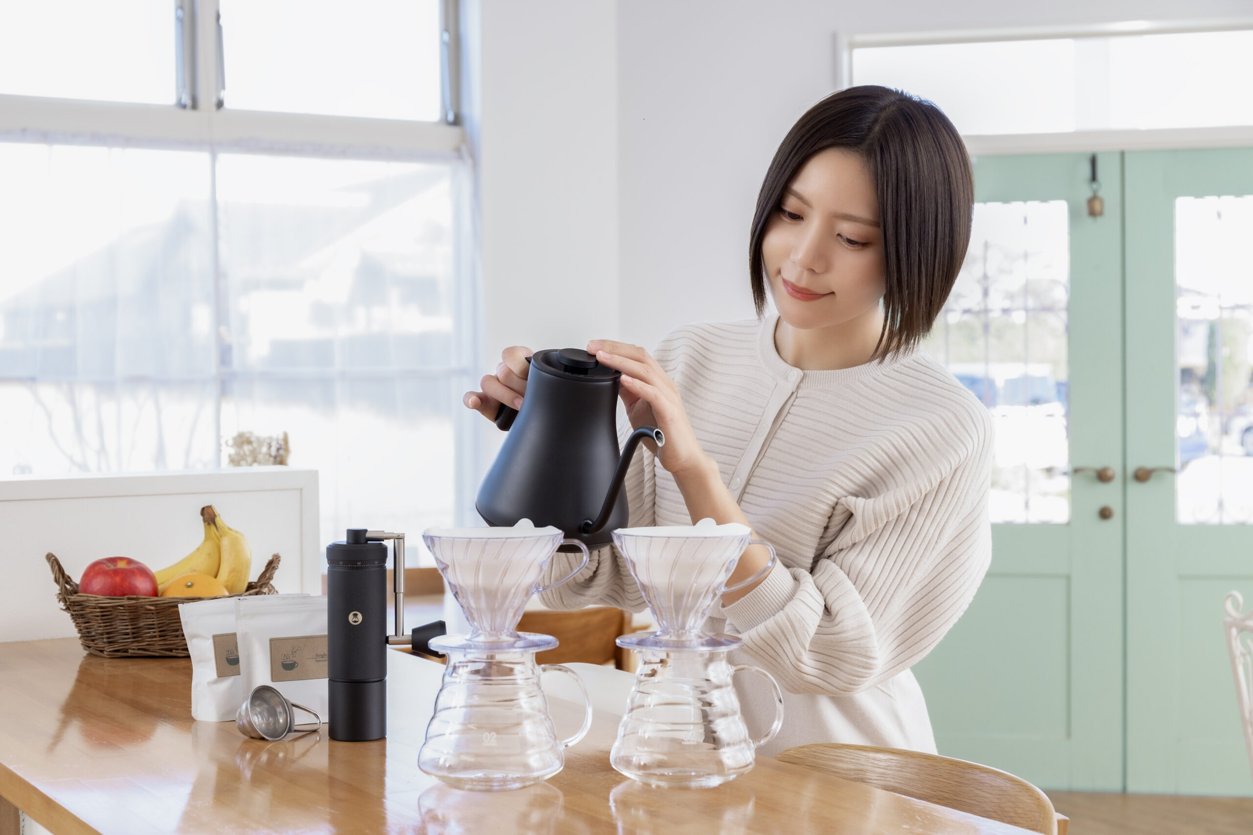 asuiro（あすいろ）は、コーヒーやキッチンツール、暮らしの道具を紹介するライフスタイルメディア。日々の暮らしに、やさしい彩りと小さな豊かさをお届けします。