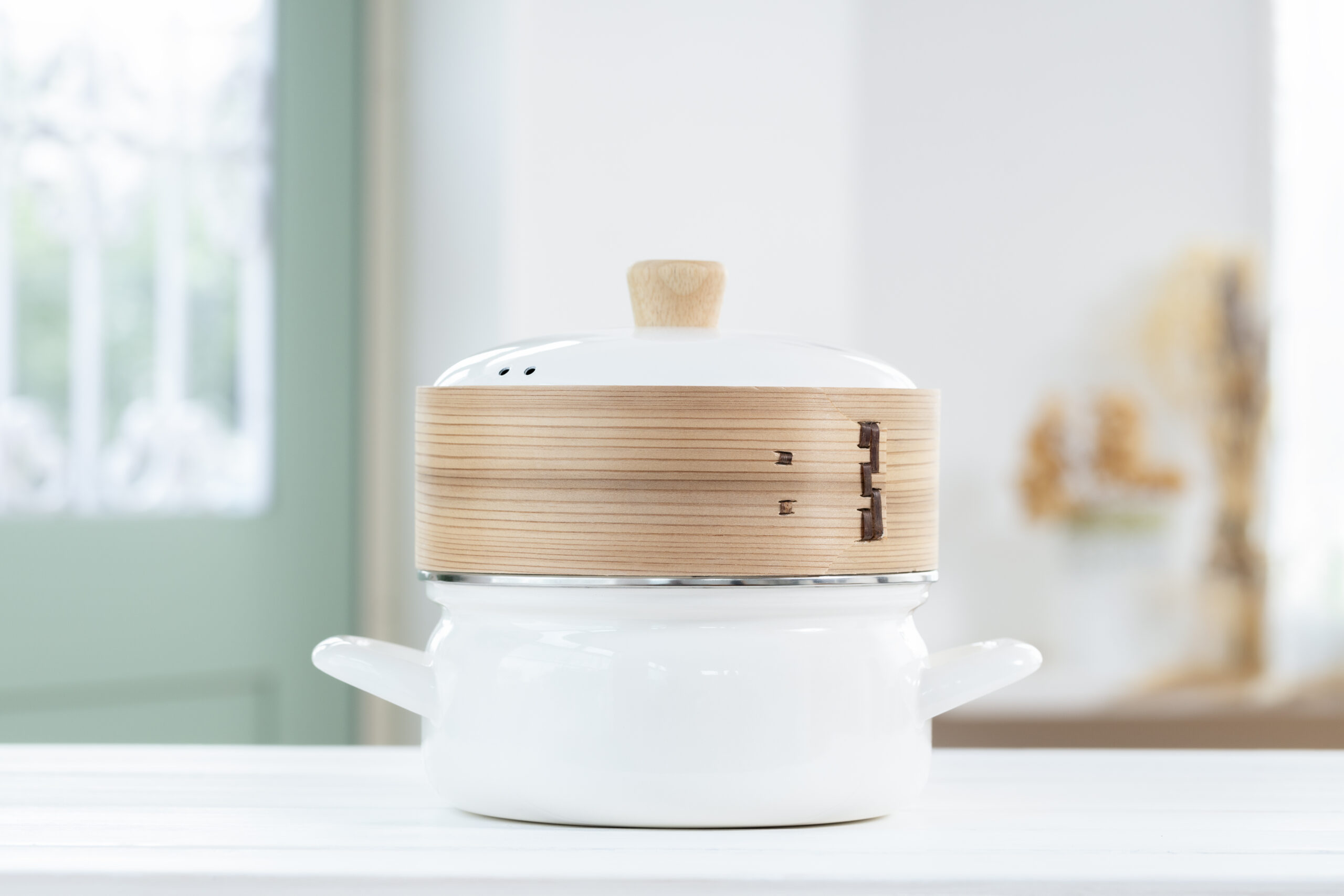 asuiro（あすいろ）は、コーヒーやキッチンツール、暮らしの道具を紹介するライフスタイルメディア。日々の暮らしに、やさしい彩りと小さな豊かさをお届けします。