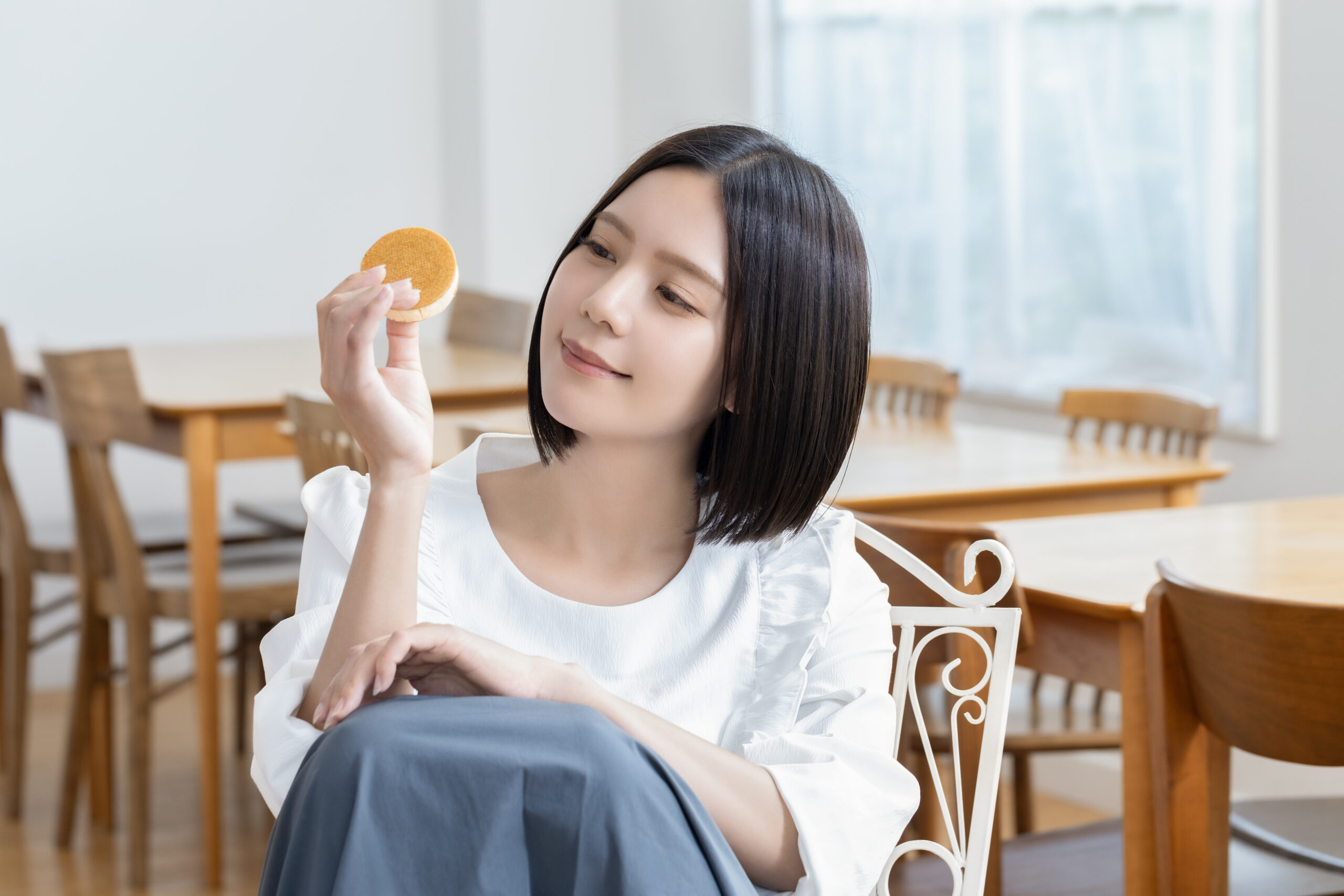 asuiro（あすいろ）は、コーヒーやキッチンツール、暮らしの道具を紹介するライフスタイルメディア。日々の暮らしに、やさしい彩りと小さな豊かさをお届けします。