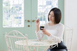 asuiro（あすいろ）は、コーヒーやキッチンツール、暮らしの道具を紹介するライフスタイルメディア。日々の暮らしに、やさしい彩りと小さな豊かさをお届けします。