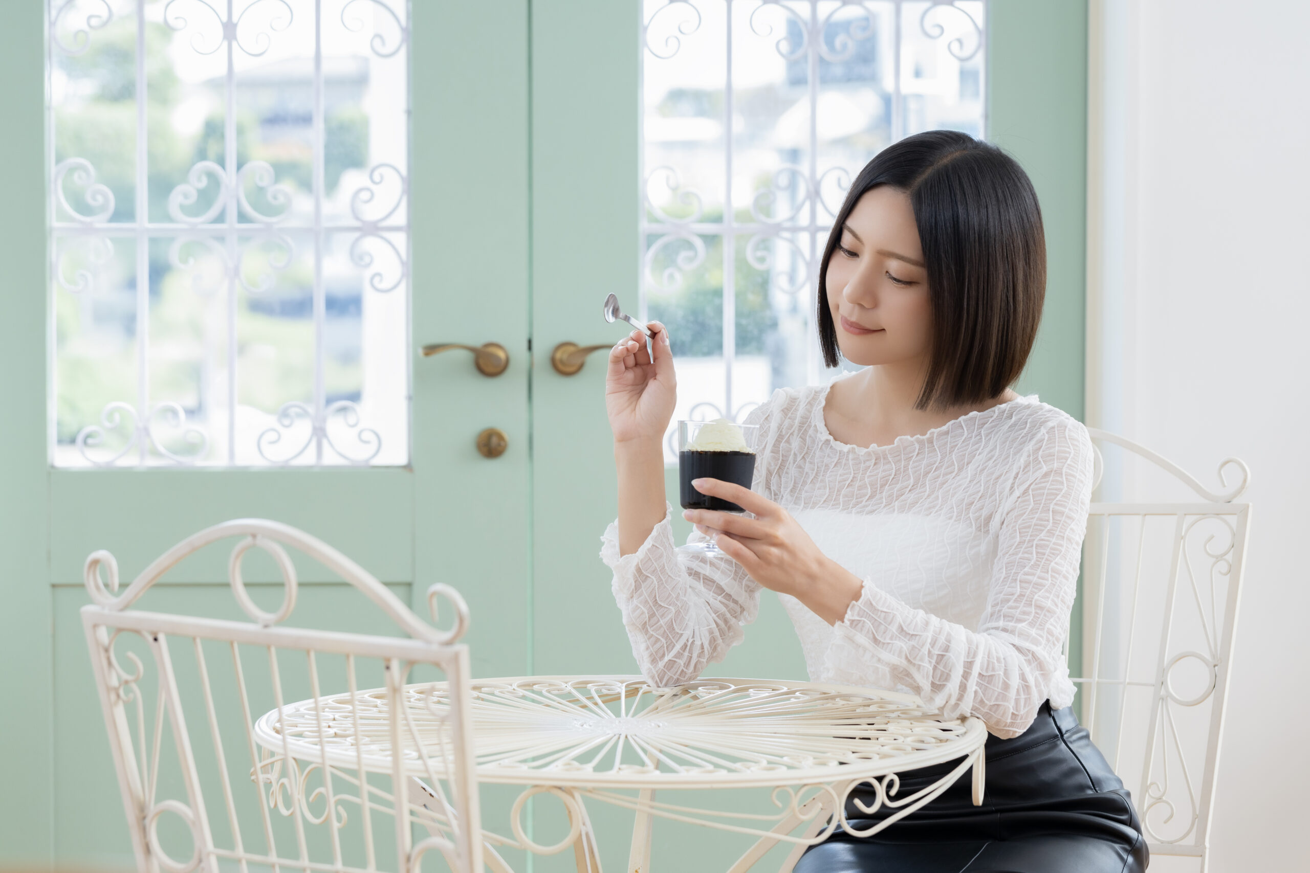 asuiro（あすいろ）は、コーヒーやキッチンツール、暮らしの道具を紹介するライフスタイルメディア。日々の暮らしに、やさしい彩りと小さな豊かさをお届けします。