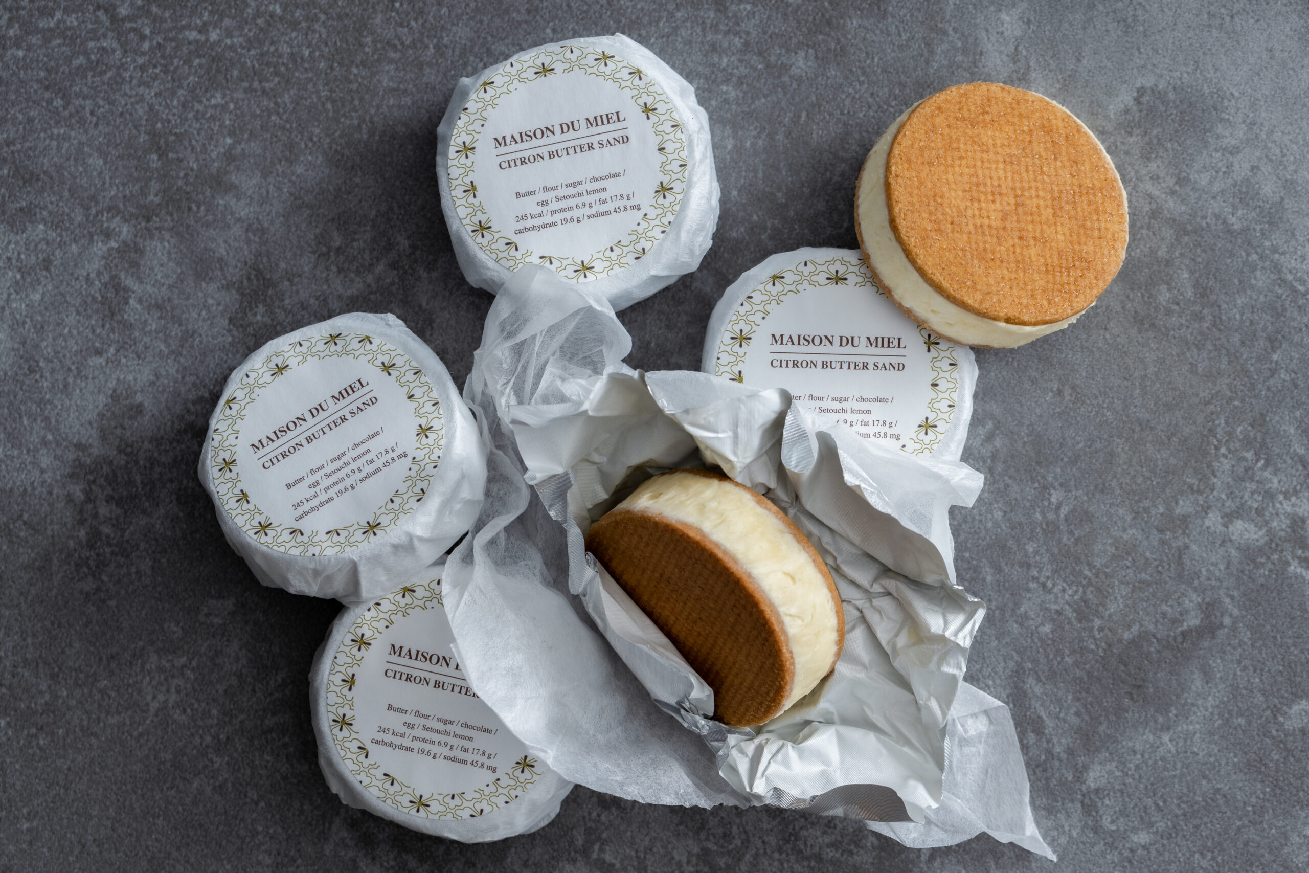 asuiro（あすいろ）は、コーヒーやキッチンツール、暮らしの道具を紹介するライフスタイルメディア。日々の暮らしに、やさしい彩りと小さな豊かさをお届けします。