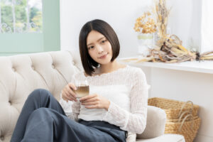 asuiro（あすいろ）は、コーヒーやキッチンツール、暮らしの道具を紹介するライフスタイルメディア。日々の暮らしに、やさしい彩りと小さな豊かさをお届けします。