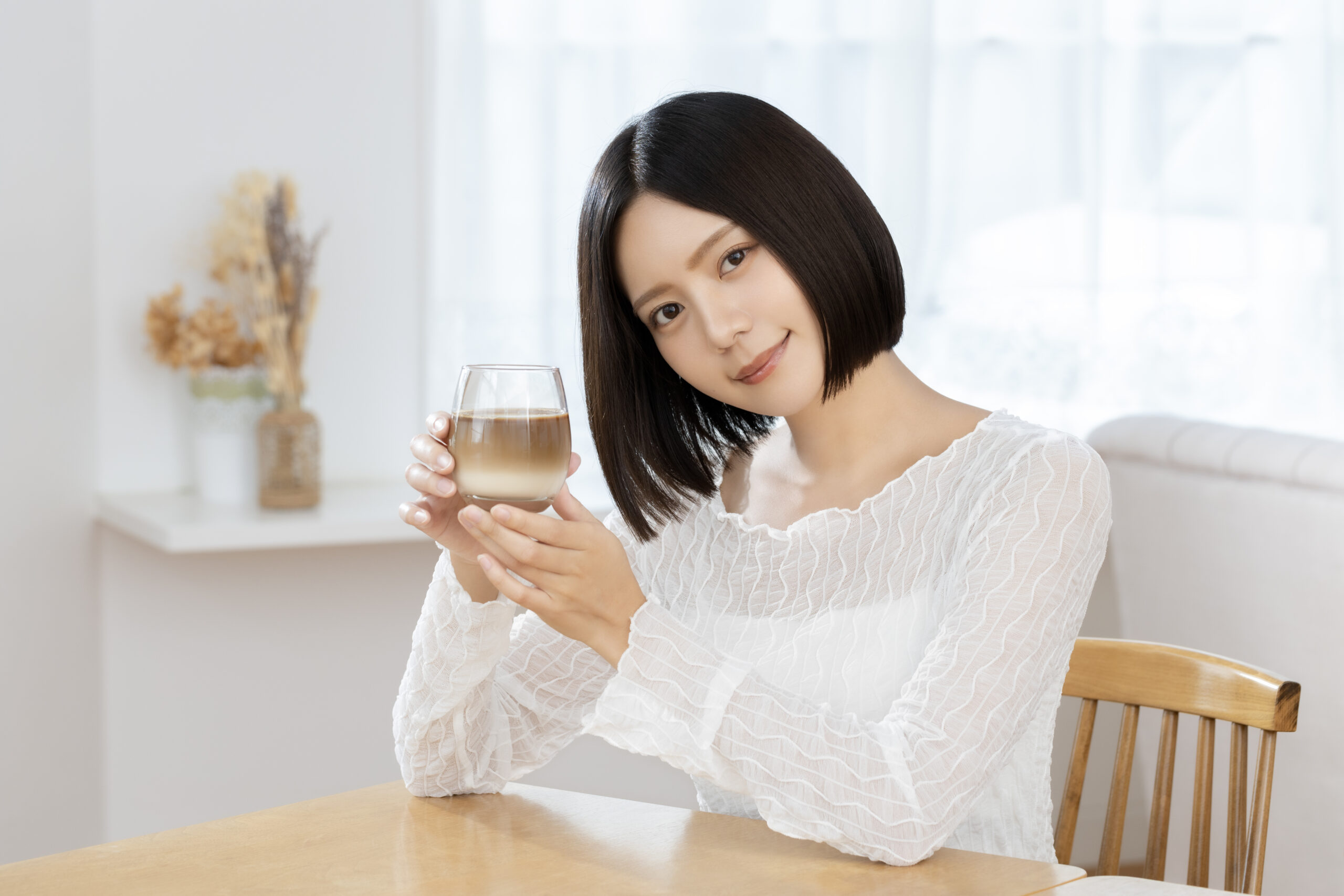 asuiro(あすいろ)は、コーヒーやキッチンツール、暮らしの道具を紹介するライフスタイルメディア。日々の暮らしに、やさしい彩りと小さな豊かさをお届けします。