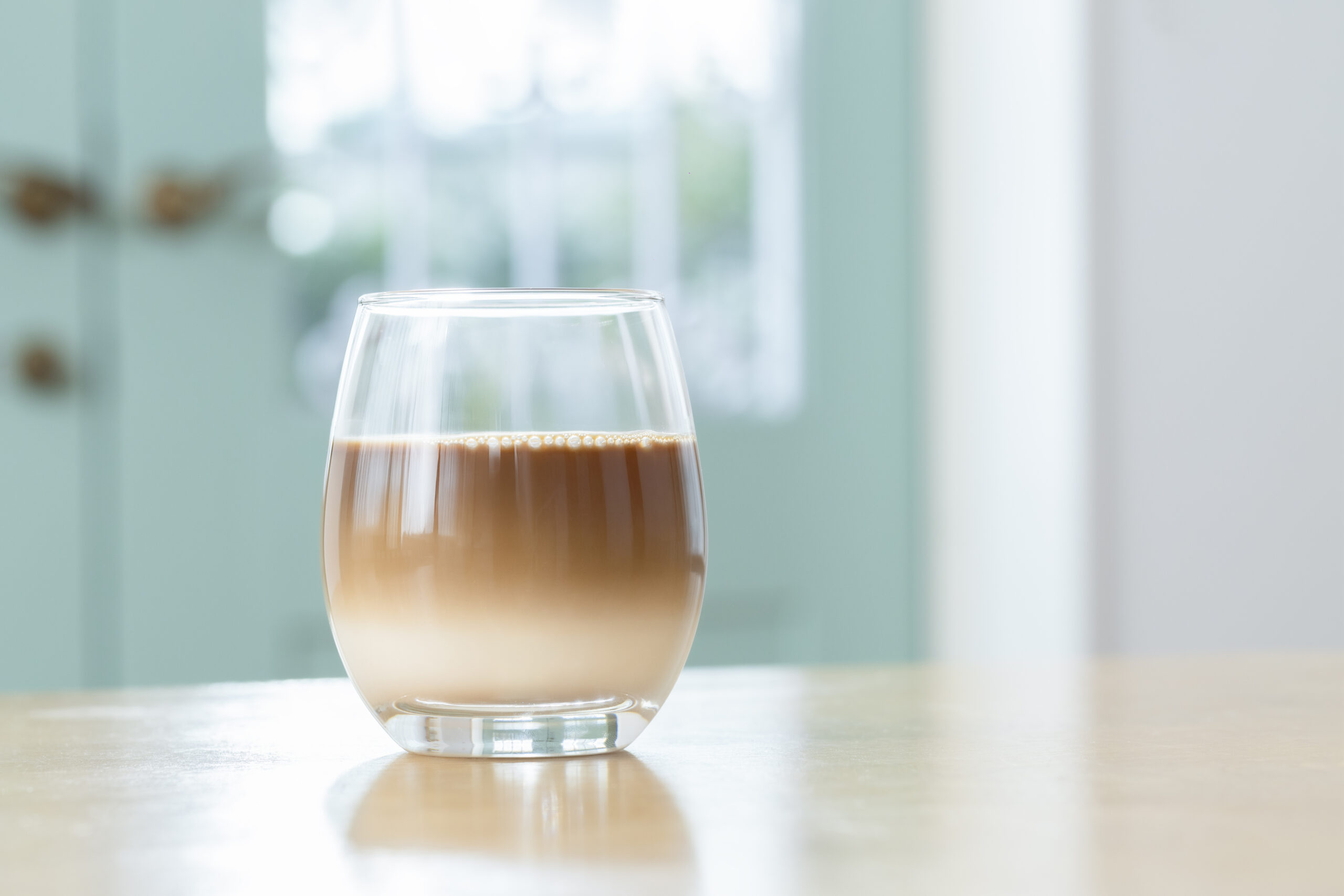 asuiro(あすいろ)は、コーヒーやキッチンツール、暮らしの道具を紹介するライフスタイルメディア。日々の暮らしに、やさしい彩りと小さな豊かさをお届けします。