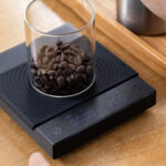 asuiro（あすいろ）は、コーヒーやキッチンツール、暮らしの道具を紹介するライフスタイルメディア。日々の暮らしに、やさしい彩りと小さな豊かさをお届けします。