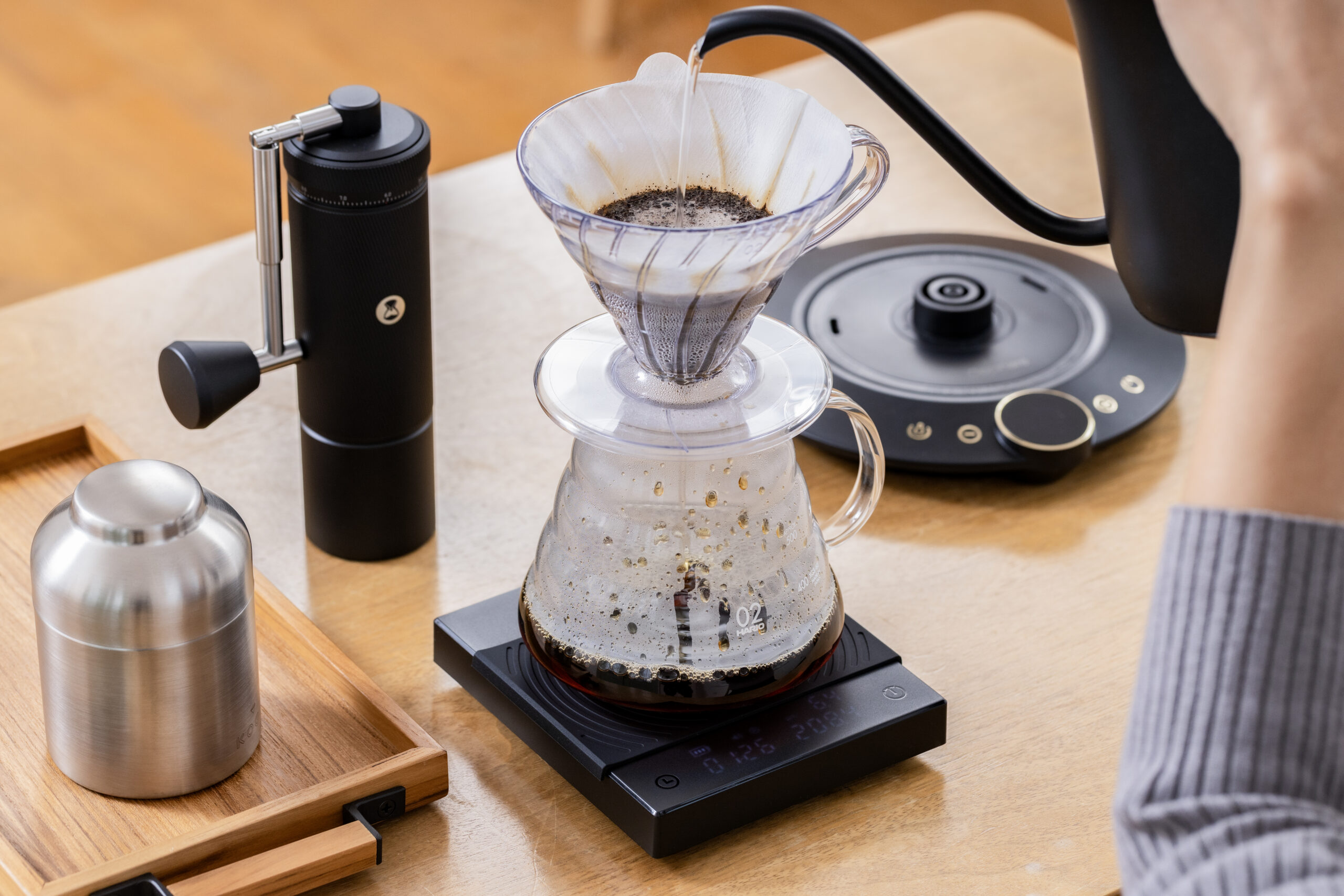 asuiro（あすいろ）は、コーヒーやキッチンツール、暮らしの道具を紹介するライフスタイルメディア。日々の暮らしに、やさしい彩りと小さな豊かさをお届けします。