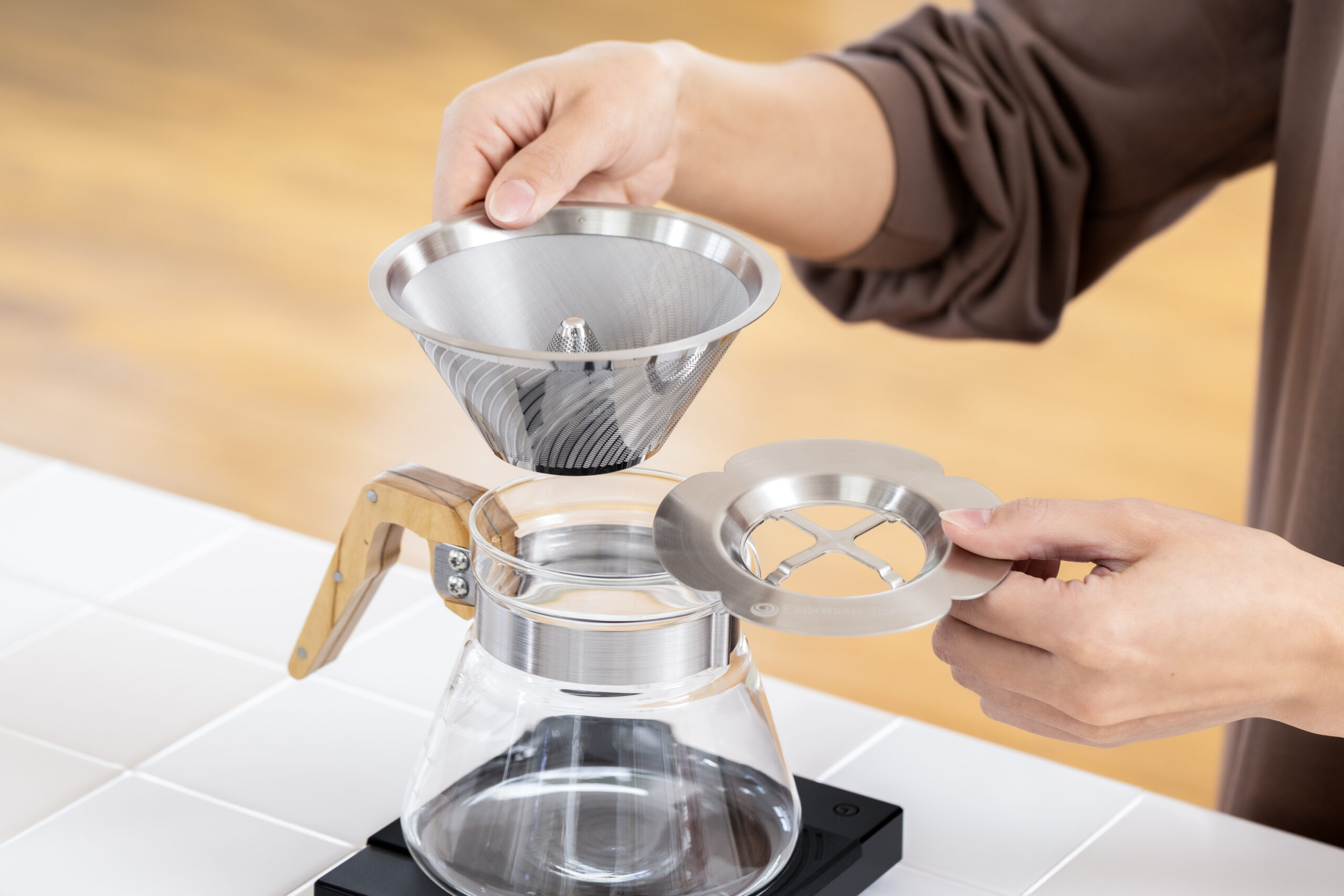 asuiro（あすいろ）は、コーヒーやキッチンツール、暮らしの道具を紹介するライフスタイルメディア。日々の暮らしに、やさしい彩りと小さな豊かさをお届けします。