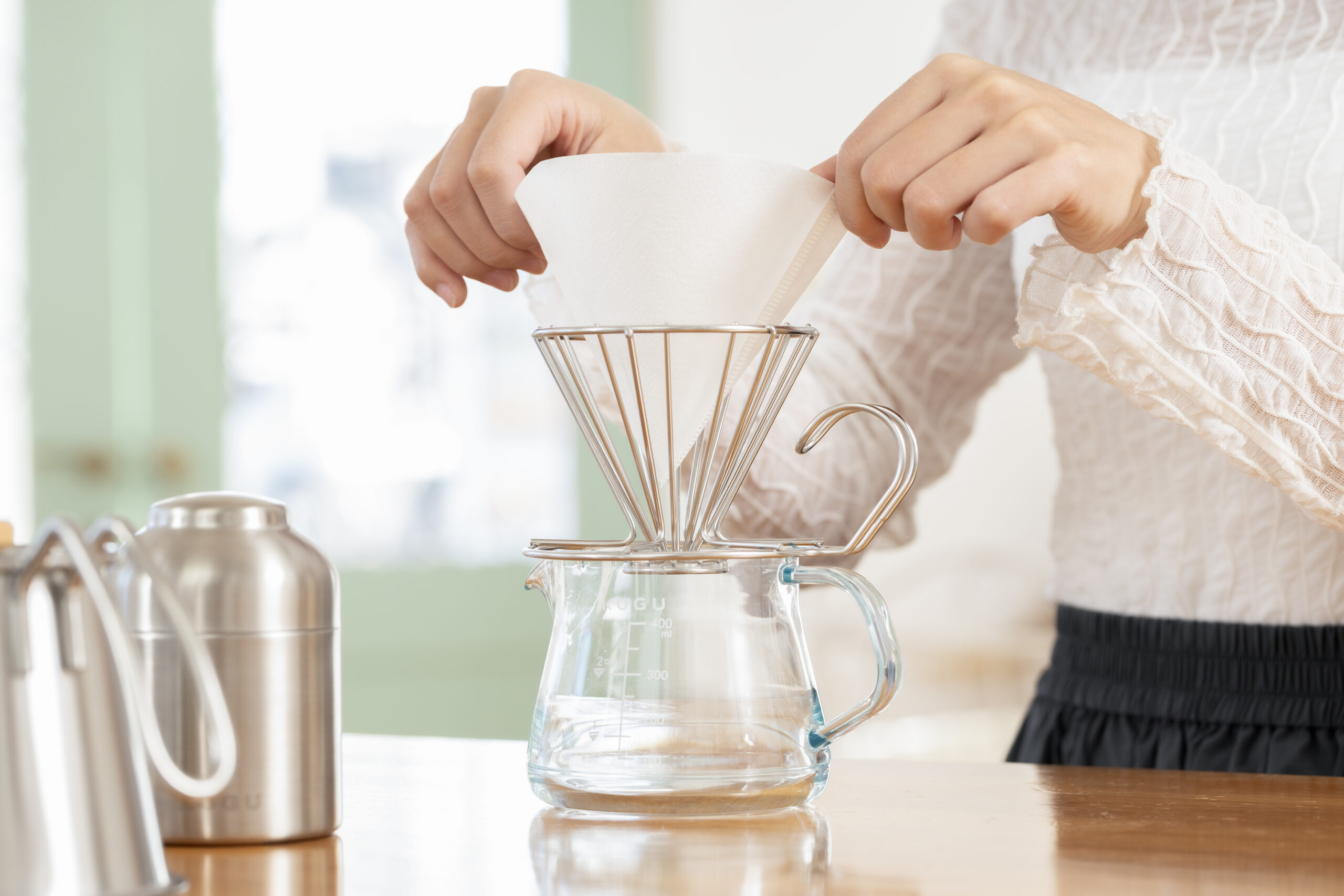 asuiro（あすいろ）は、コーヒーやキッチンツール、暮らしの道具を紹介するライフスタイルメディア。日々の暮らしに、やさしい彩りと小さな豊かさをお届けします。