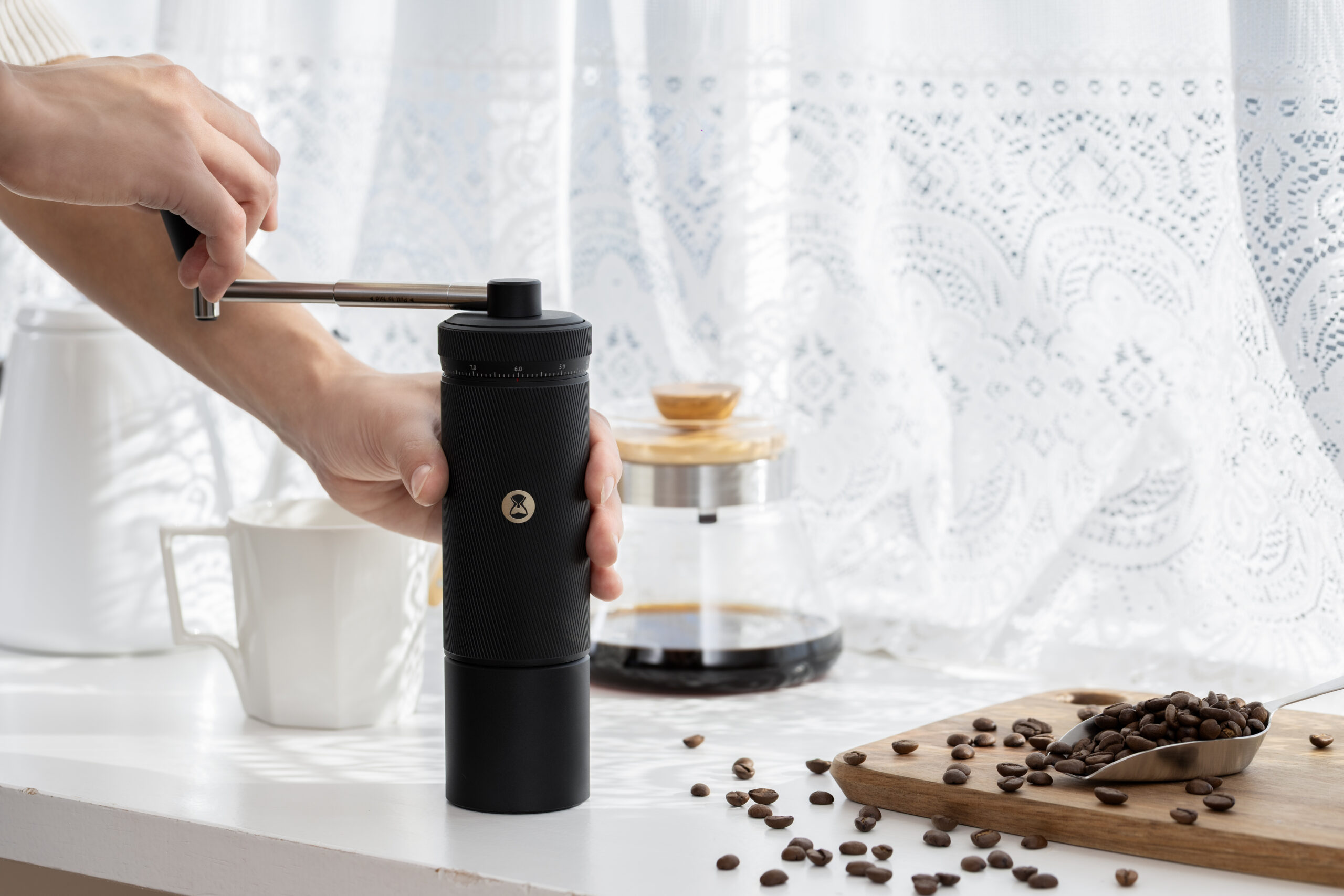 asuiro（あすいろ）は、コーヒーやキッチンツール、暮らしの道具を紹介するライフスタイルメディア。日々の暮らしに、やさしい彩りと小さな豊かさをお届けします。