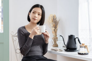 asuiro（あすいろ）は、コーヒーやキッチンツール、暮らしの道具を紹介するライフスタイルメディア。日々の暮らしに、やさしい彩りと小さな豊かさをお届けします。