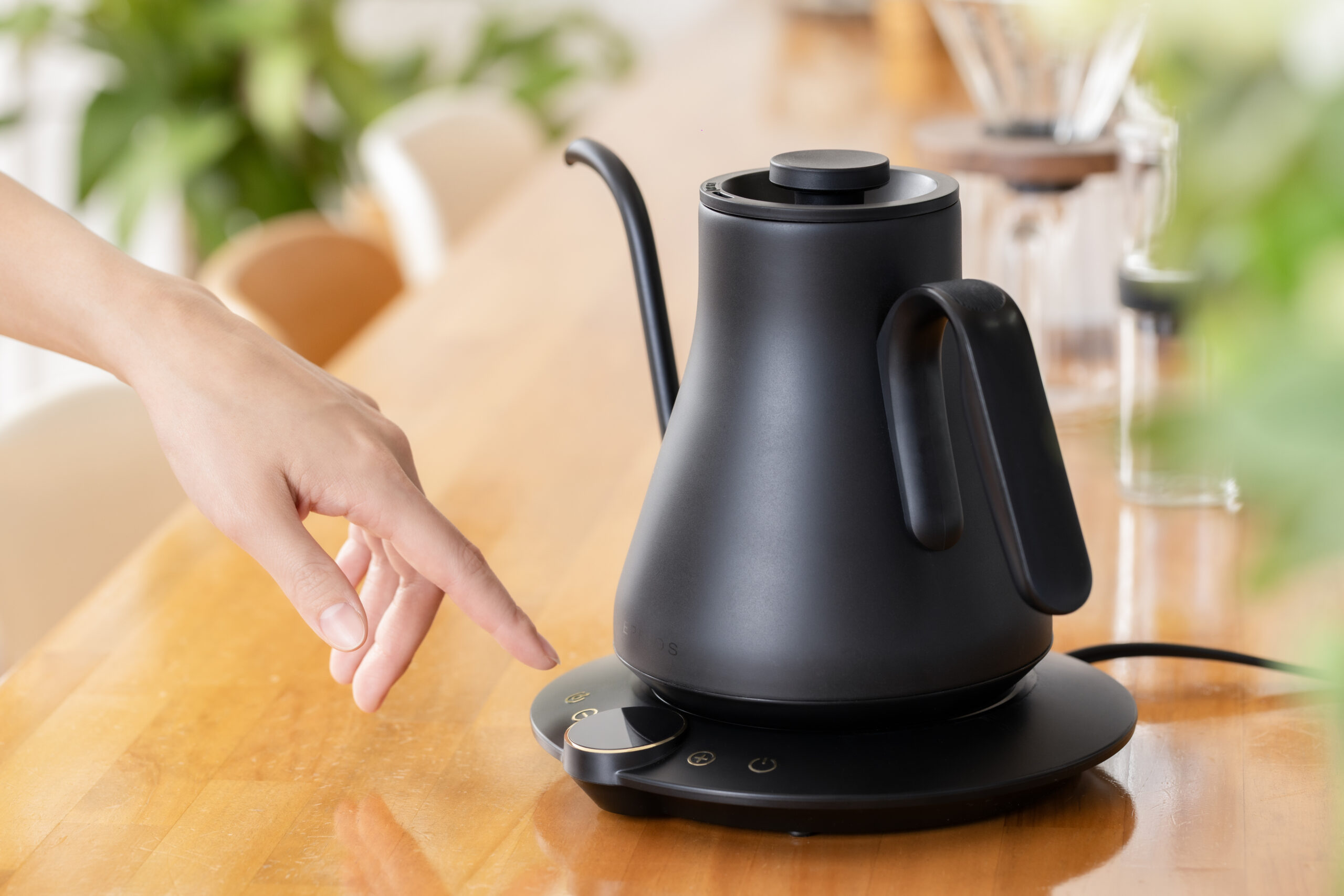 asuiro（あすいろ）は、コーヒーやキッチンツール、暮らしの道具を紹介するライフスタイルメディア。日々の暮らしに、やさしい彩りと小さな豊かさをお届けします。