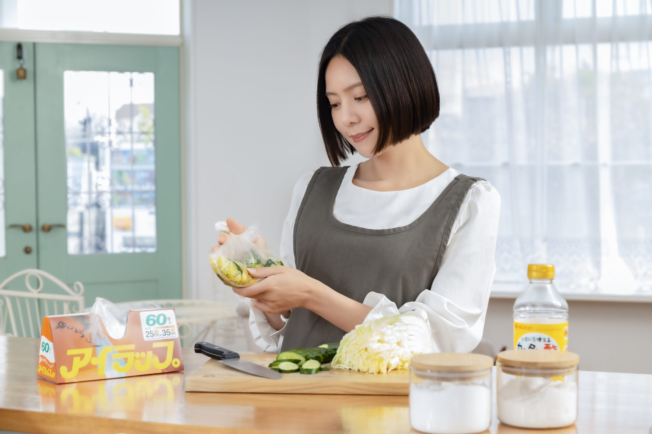asuiro（あすいろ）は、コーヒーやキッチンツール、暮らしの道具を紹介するライフスタイルメディア。日々の暮らしに、やさしい彩りと小さな豊かさをお届けします。