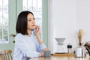 asuiro（あすいろ）は、コーヒーやキッチンツール、暮らしの道具を紹介するライフスタイルメディア。日々の暮らしに、やさしい彩りと小さな豊かさをお届けします。