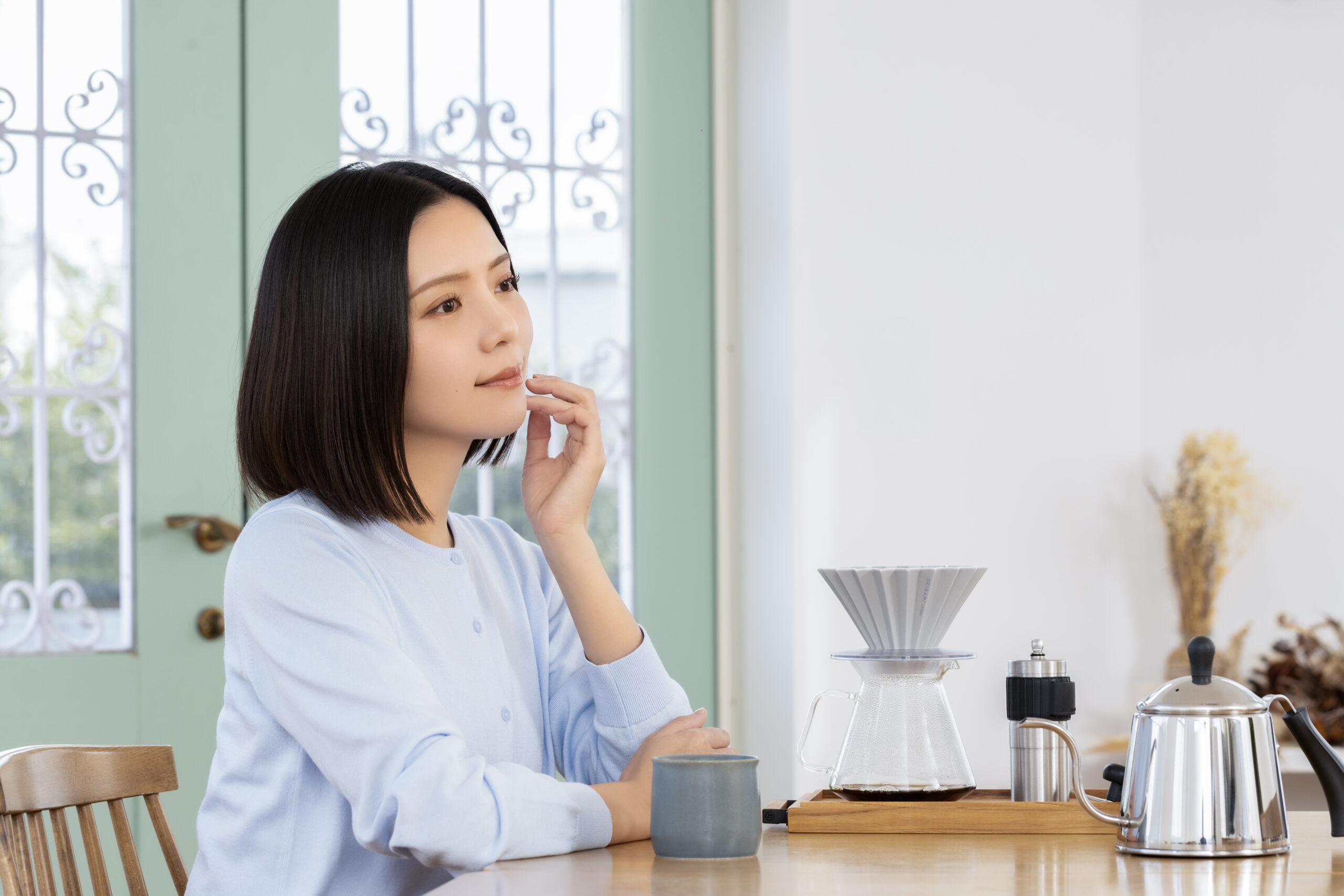 asuiro（あすいろ）は、コーヒーやキッチンツール、暮らしの道具を紹介するライフスタイルメディア。日々の暮らしに、やさしい彩りと小さな豊かさをお届けします。
