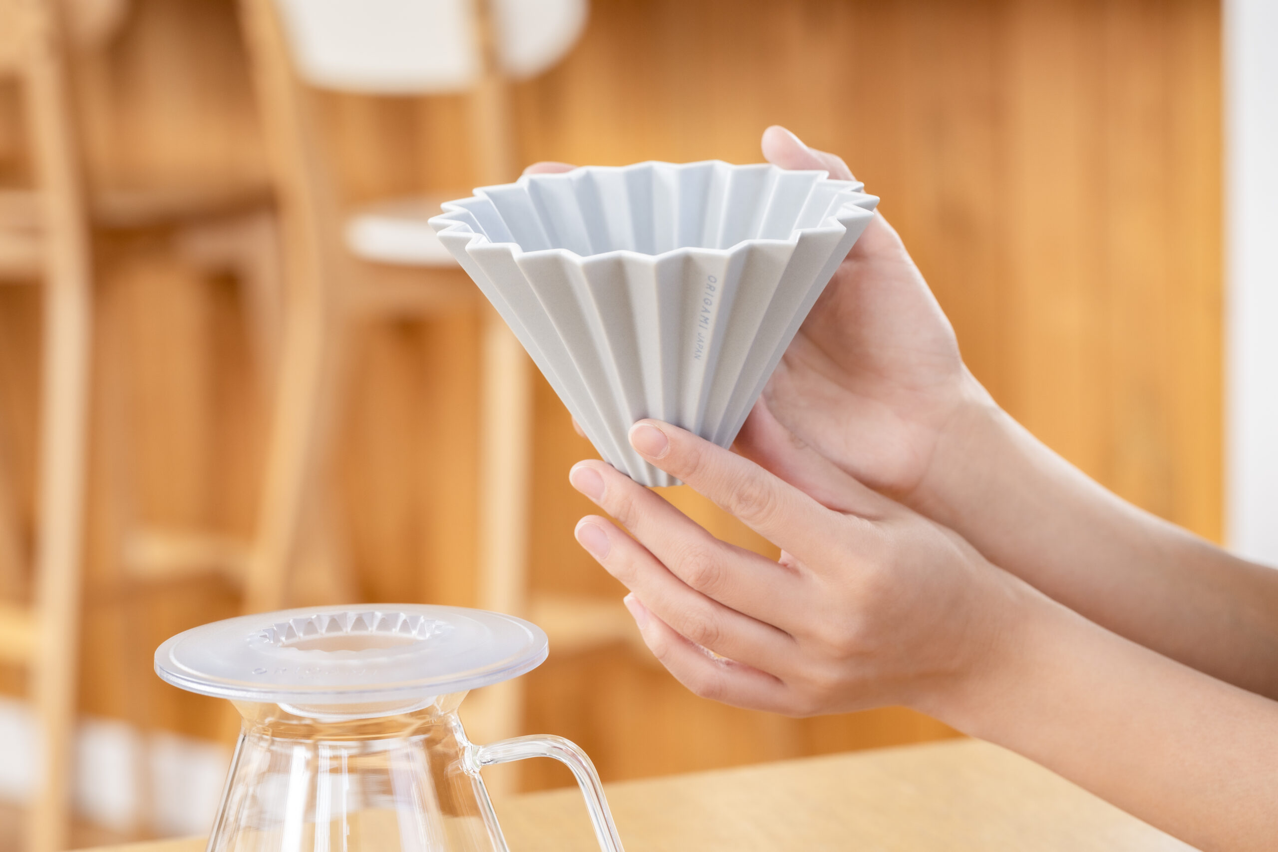 asuiro（あすいろ）は、コーヒーやキッチンツール、暮らしの道具を紹介するライフスタイルメディア。日々の暮らしに、やさしい彩りと小さな豊かさをお届けします。